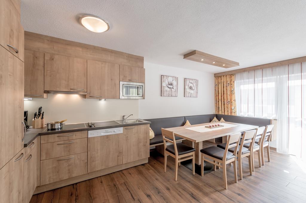 Ferienhaus Apart Sonnzeit Sölden Habitación foto